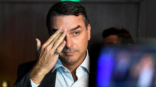 Revelação bomba derruba álibi de Flávio Bolsonaro 