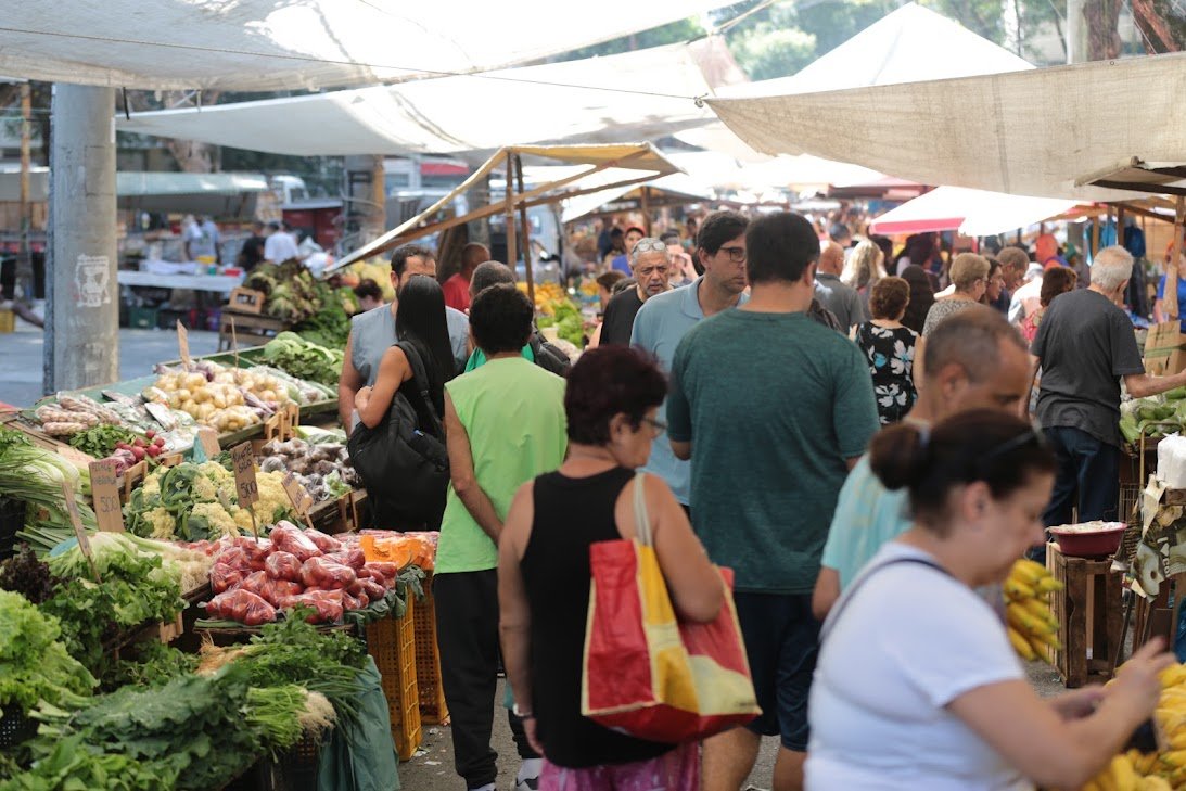 Dia do Feirante: Alerj destaca leis que incentivam feiras livres e barateiam alimentos no Rio 