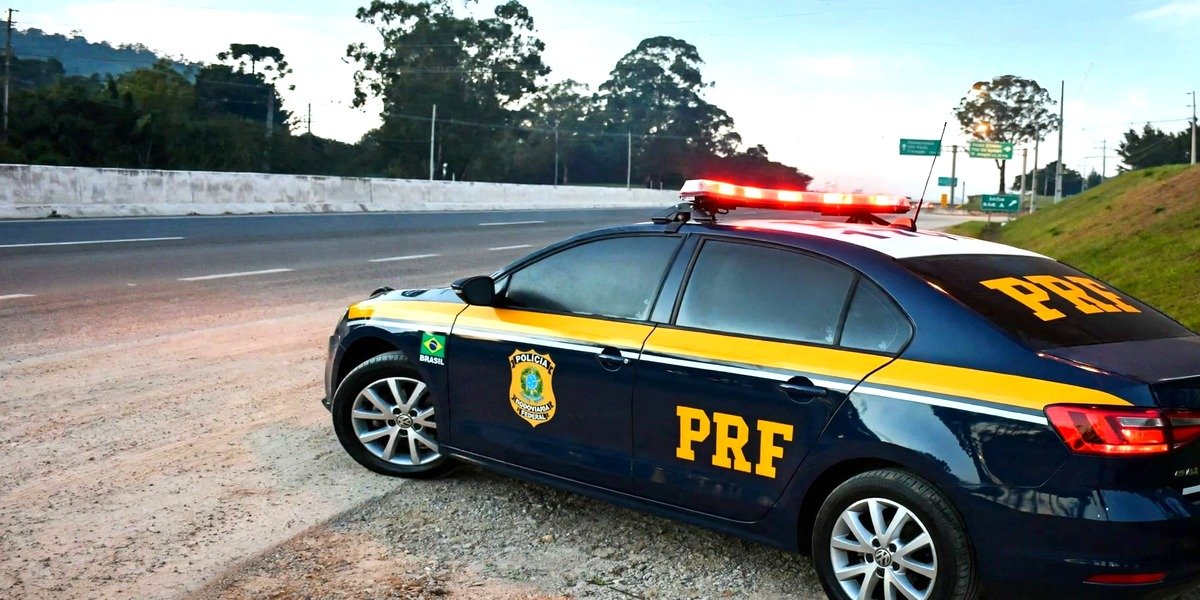 Ônibus da Expresso União tomba na BR-393 em Barra do Piraí e deixa 12 feridos 